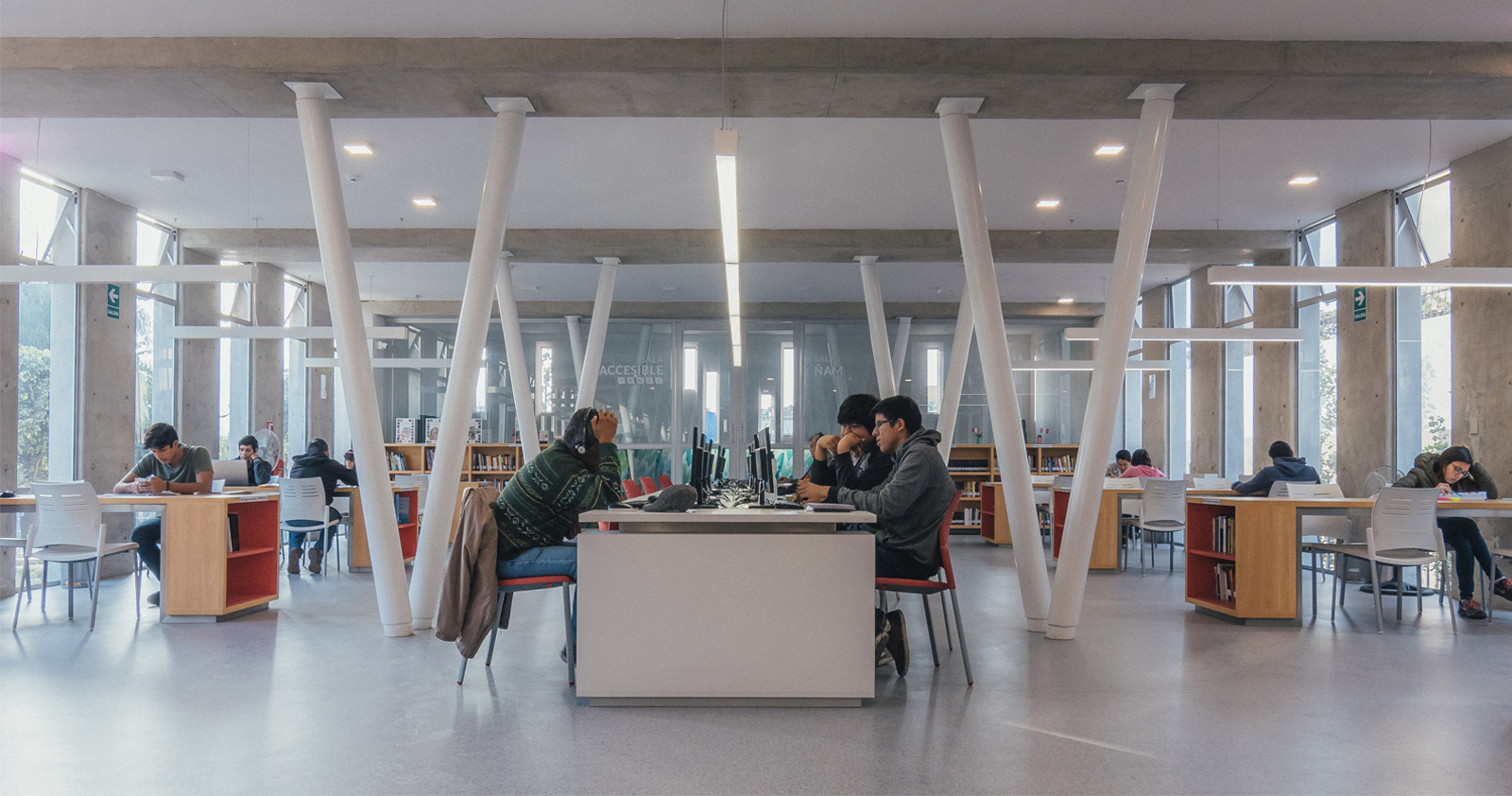 Plaza Biblioteca La Molina Sur