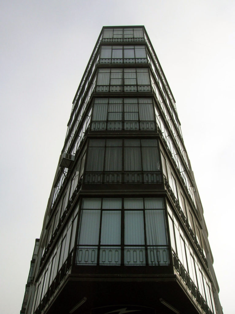 Diagonal Building