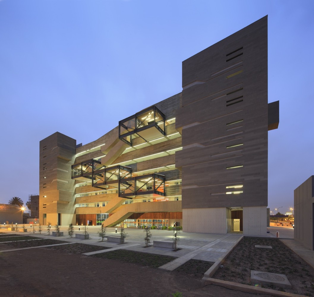 Building of Engineering and Science Classrooms PUCP