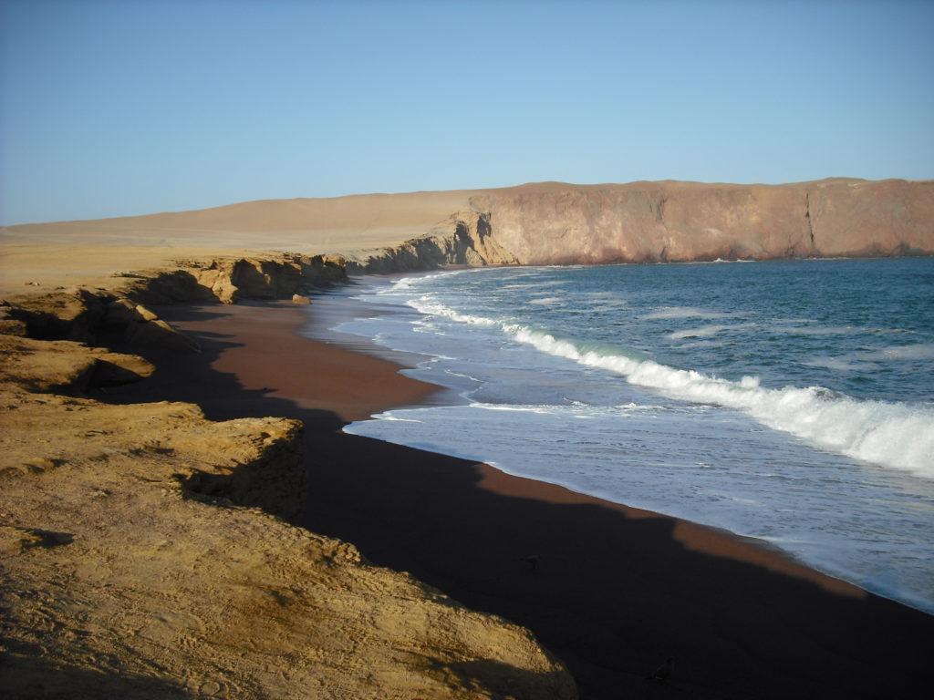 Paracas_-_Playa_Roja3