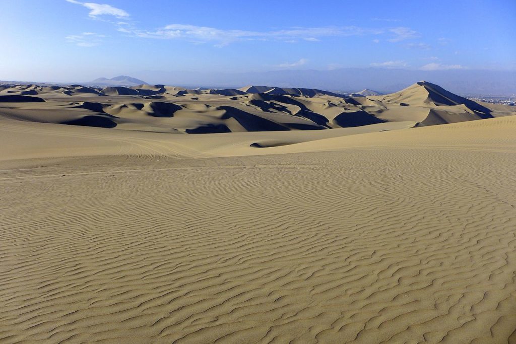 Sand_dunes_of_Huacachina