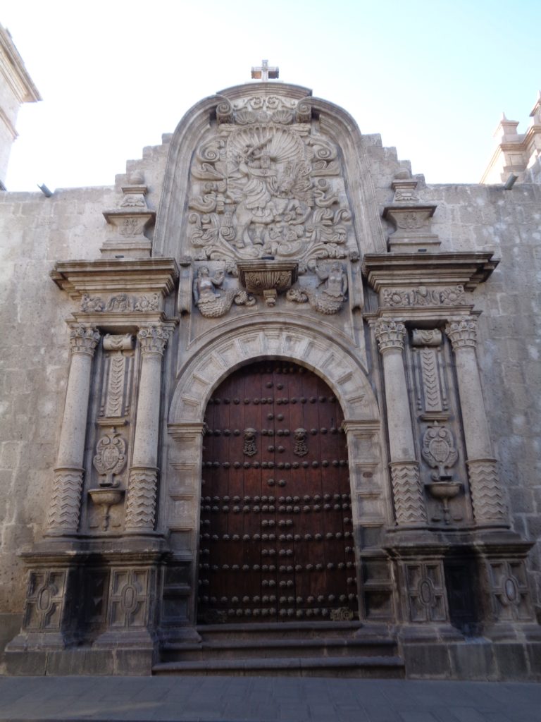 portada-lateral-iglesia-de-la-compania-arequipa